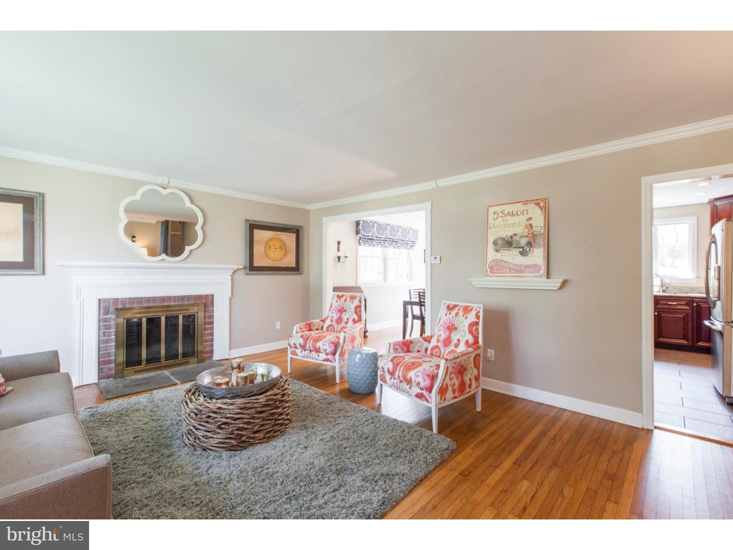 580 Bob White Road Wayne, PA 19087 - Photo 5 of 24 Living Room