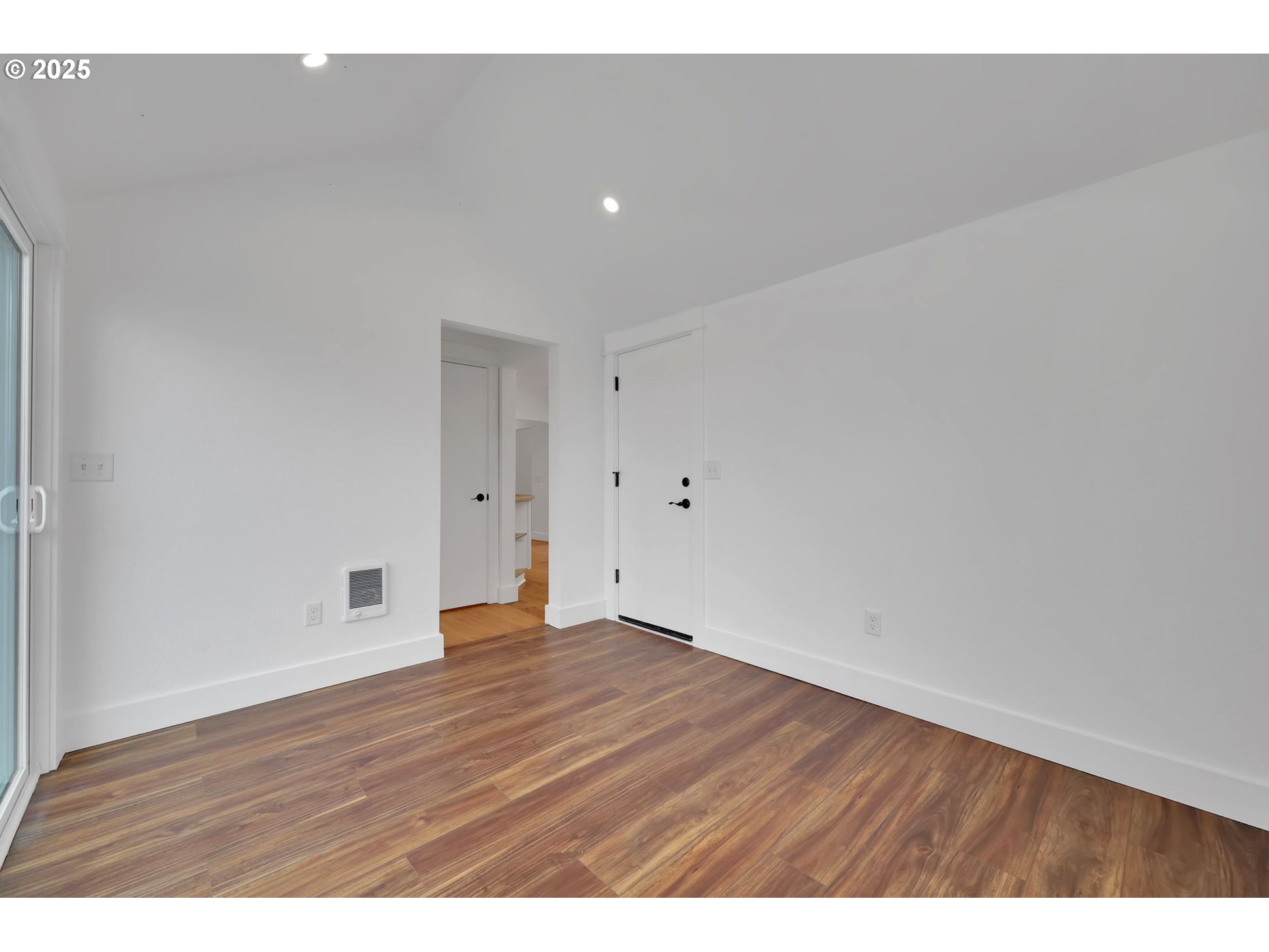 92910 River Road Junction City, OR 97448 - Photo 19 of 43 a view of an empty room