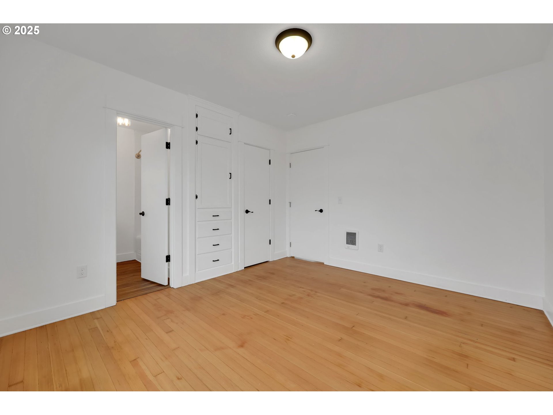 92910 River Road Junction City, OR 97448 - Photo 22 of 43 a view of an empty room