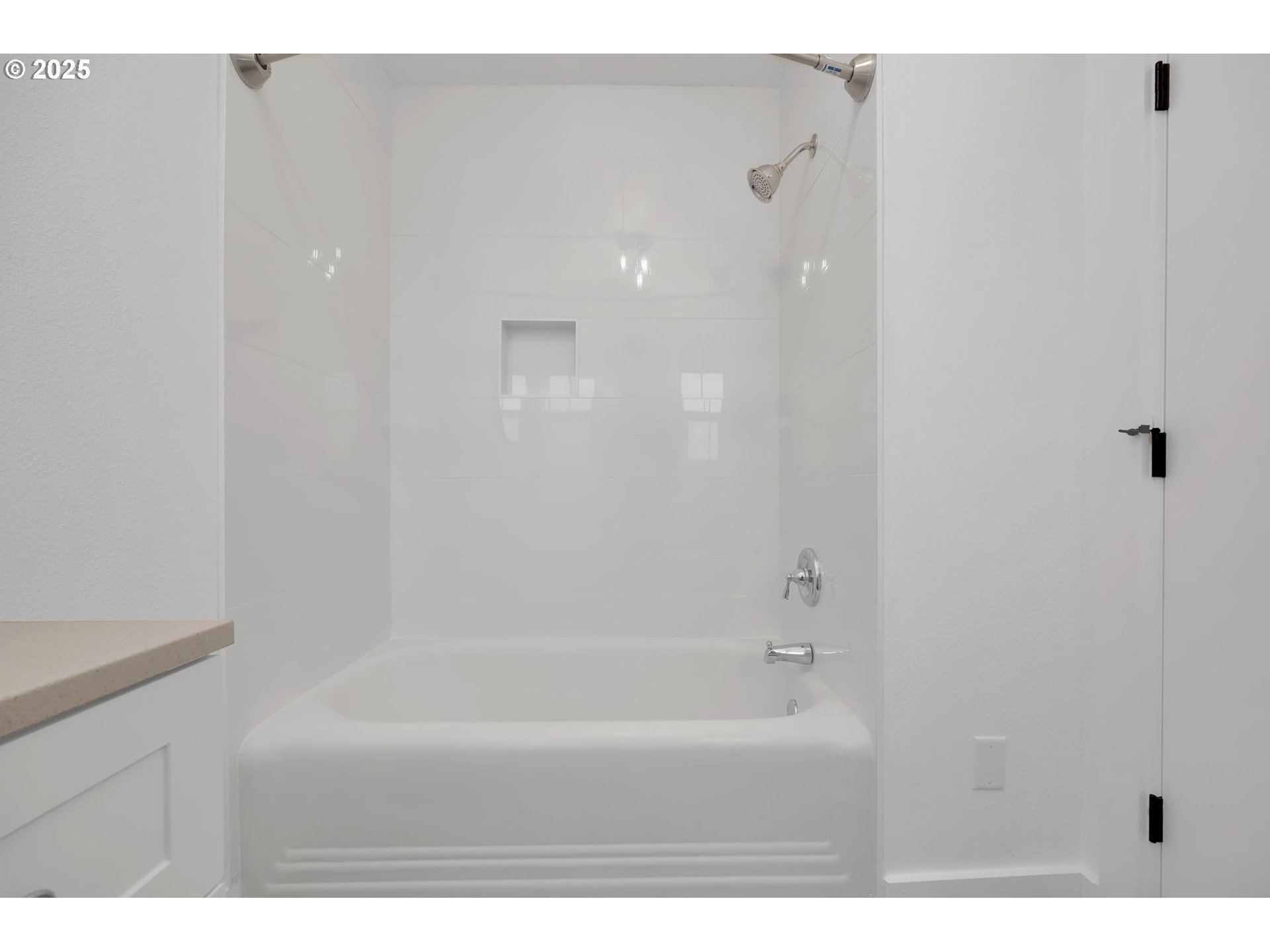 92910 River Road Junction City, OR 97448 - Photo 26 of 43 a bathroom with a bathtub