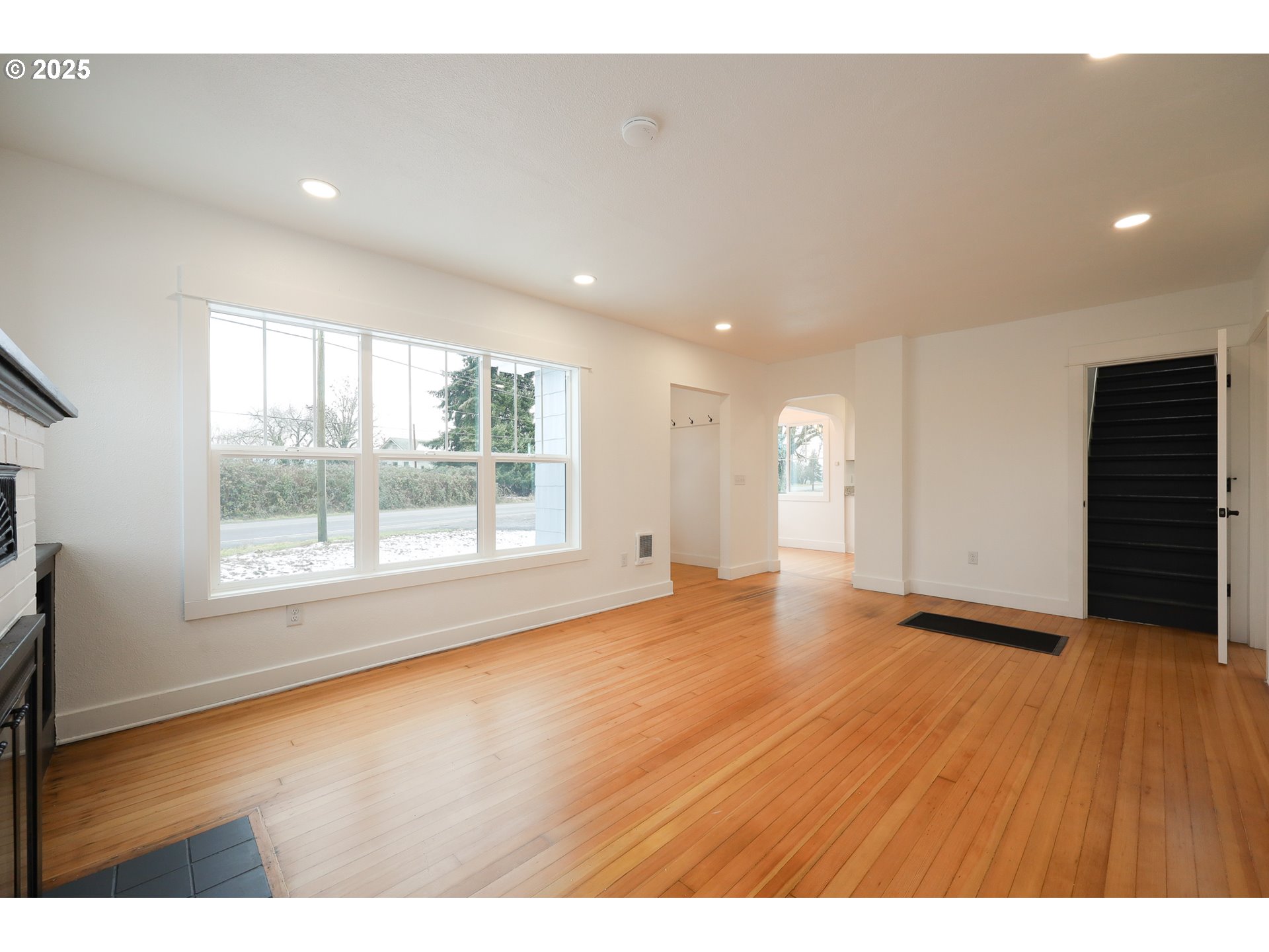 92910 River Road Junction City, OR 97448 - Photo 5 of 43 a view of an empty room with wooden floor and a window