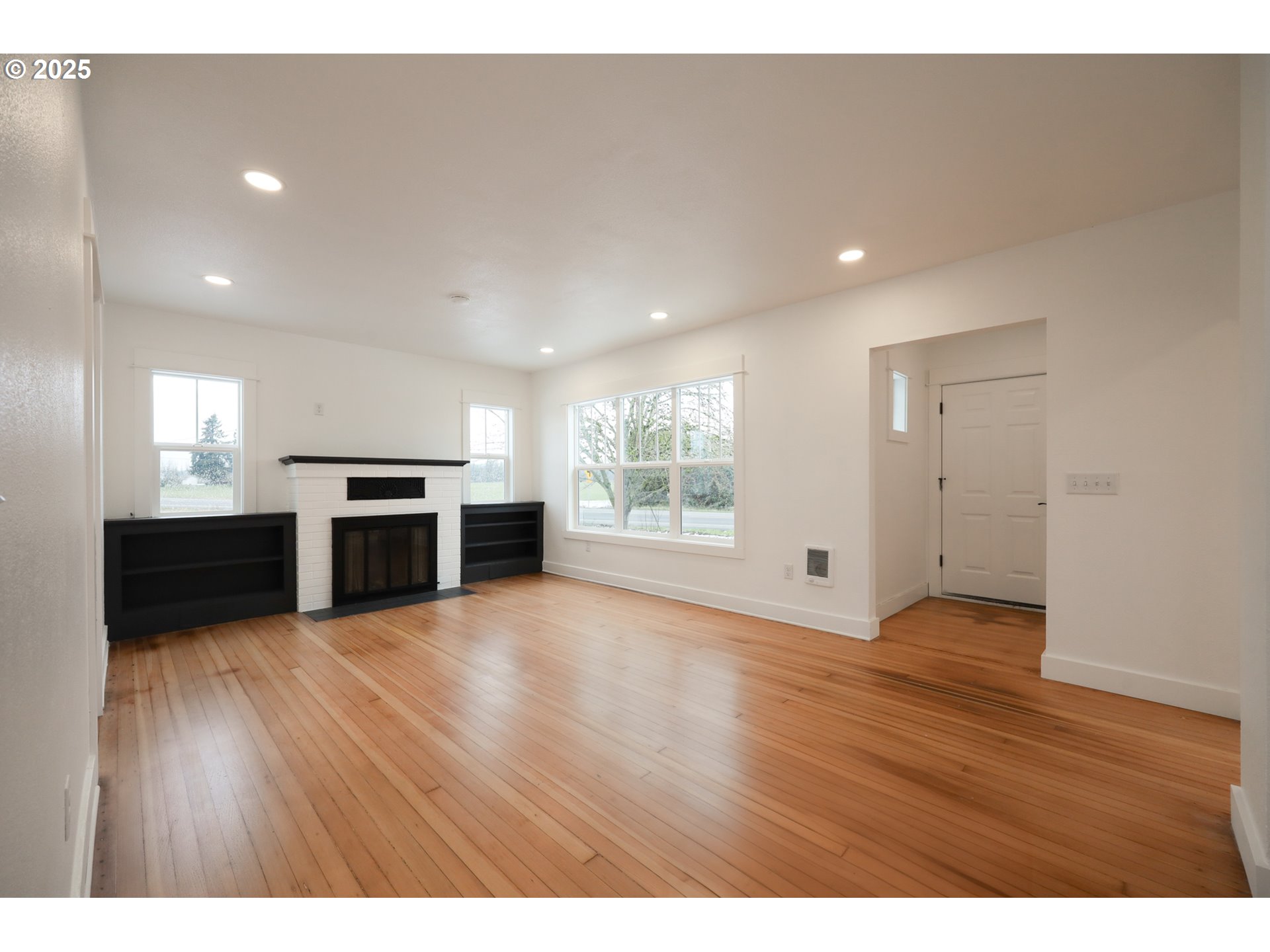 92910 River Road Junction City, OR 97448 - Photo 7 of 43 a view of an empty room with wooden floor and a window