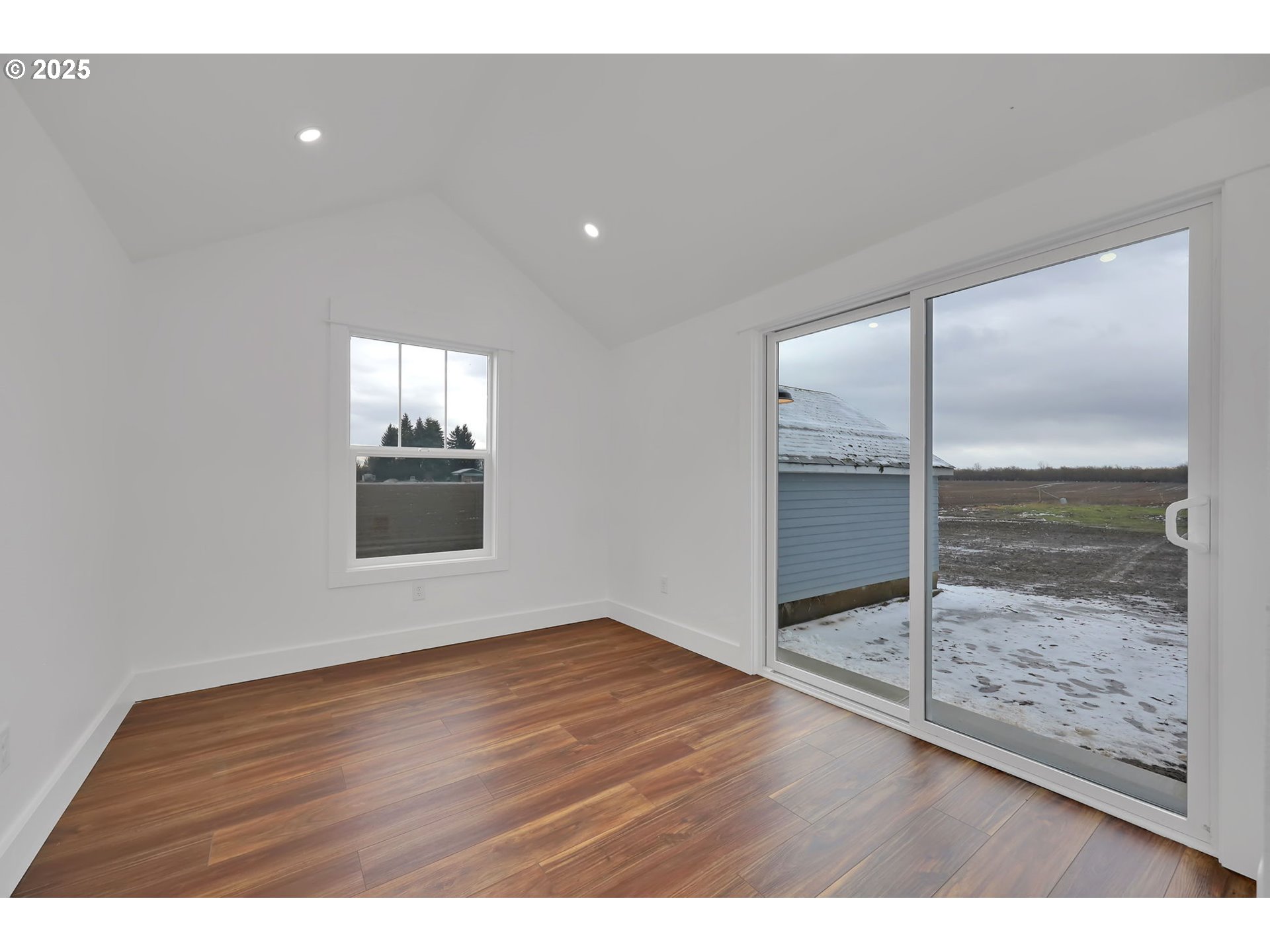 92910 River Road Junction City, OR 97448 - Photo 9 of 43 a view of empty room with wooden floor