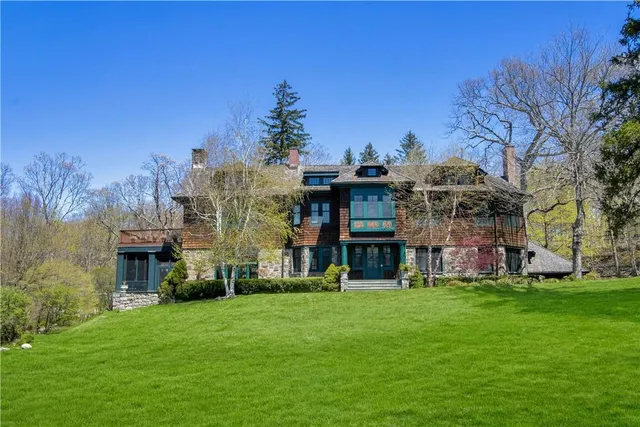 $2,900,000 | 122 Circuit Road | Tuxedo Park