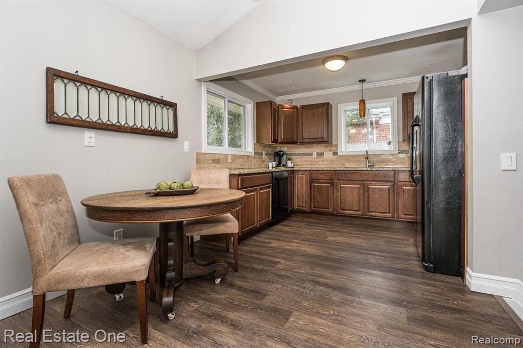 697 Romeo Road Rochester, MI 48307 - Photo 4 of 22