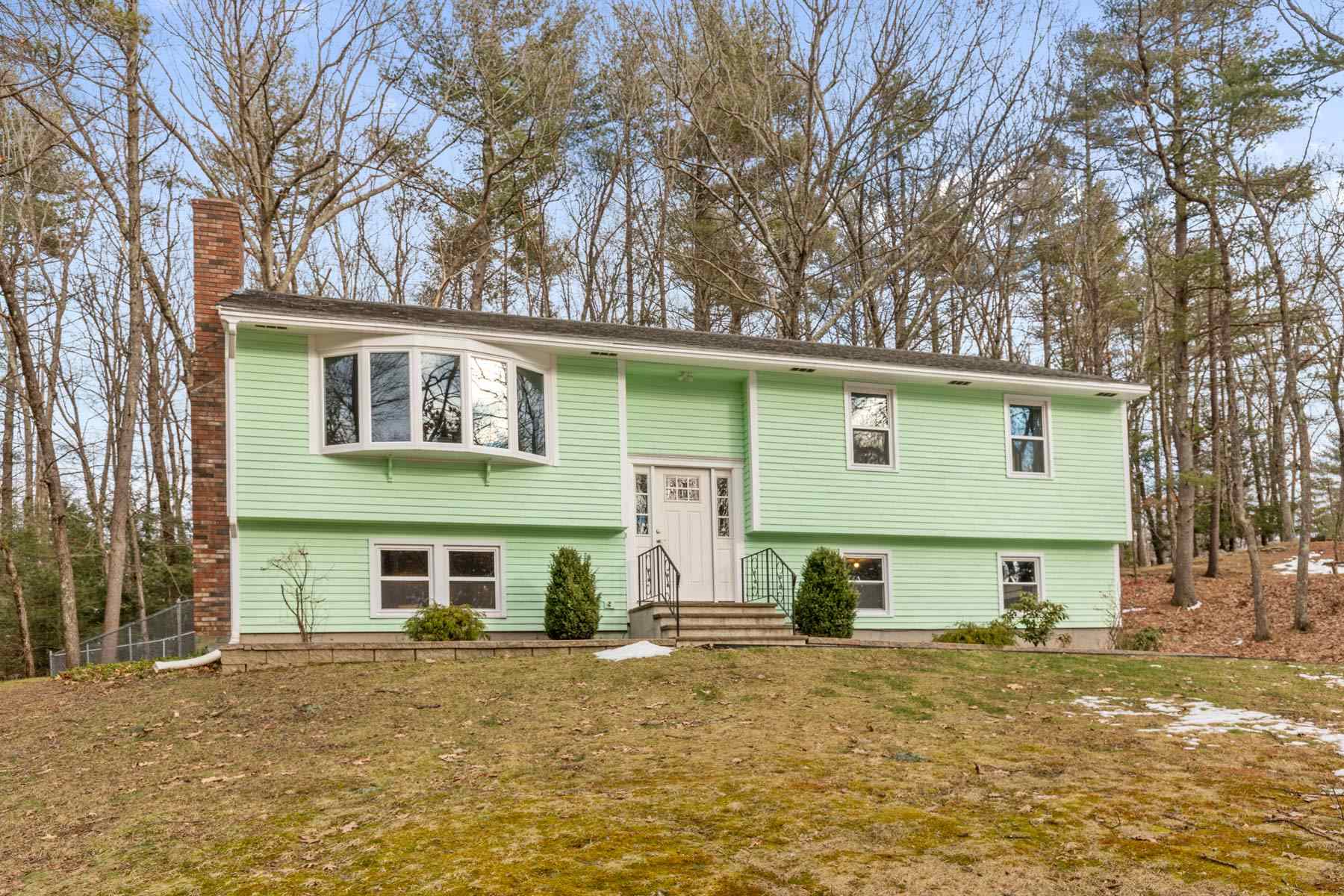 5 Oak Ridge Road Sandown, NH 03873 - Photo 2 of 38
