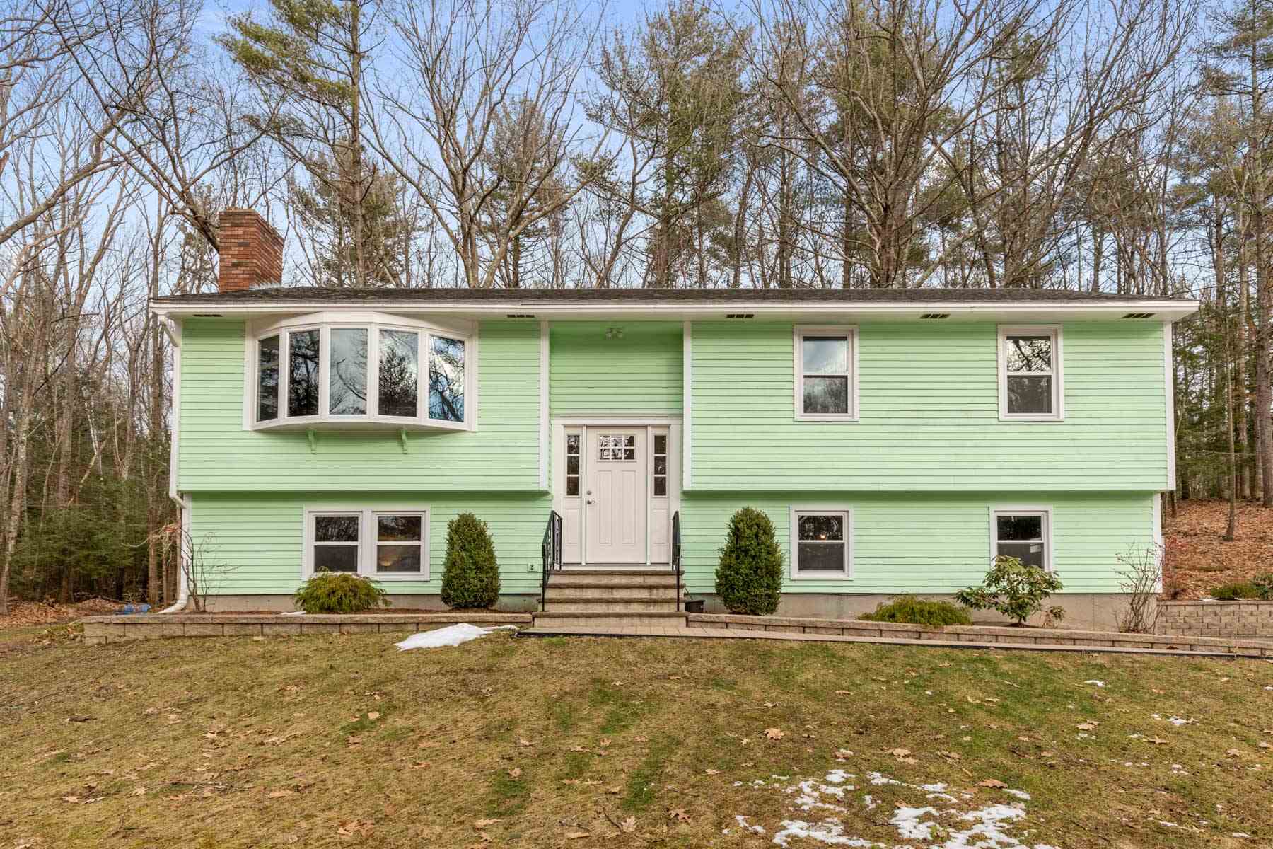5 Oak Ridge Road Sandown, NH 03873 - Photo 3 of 38