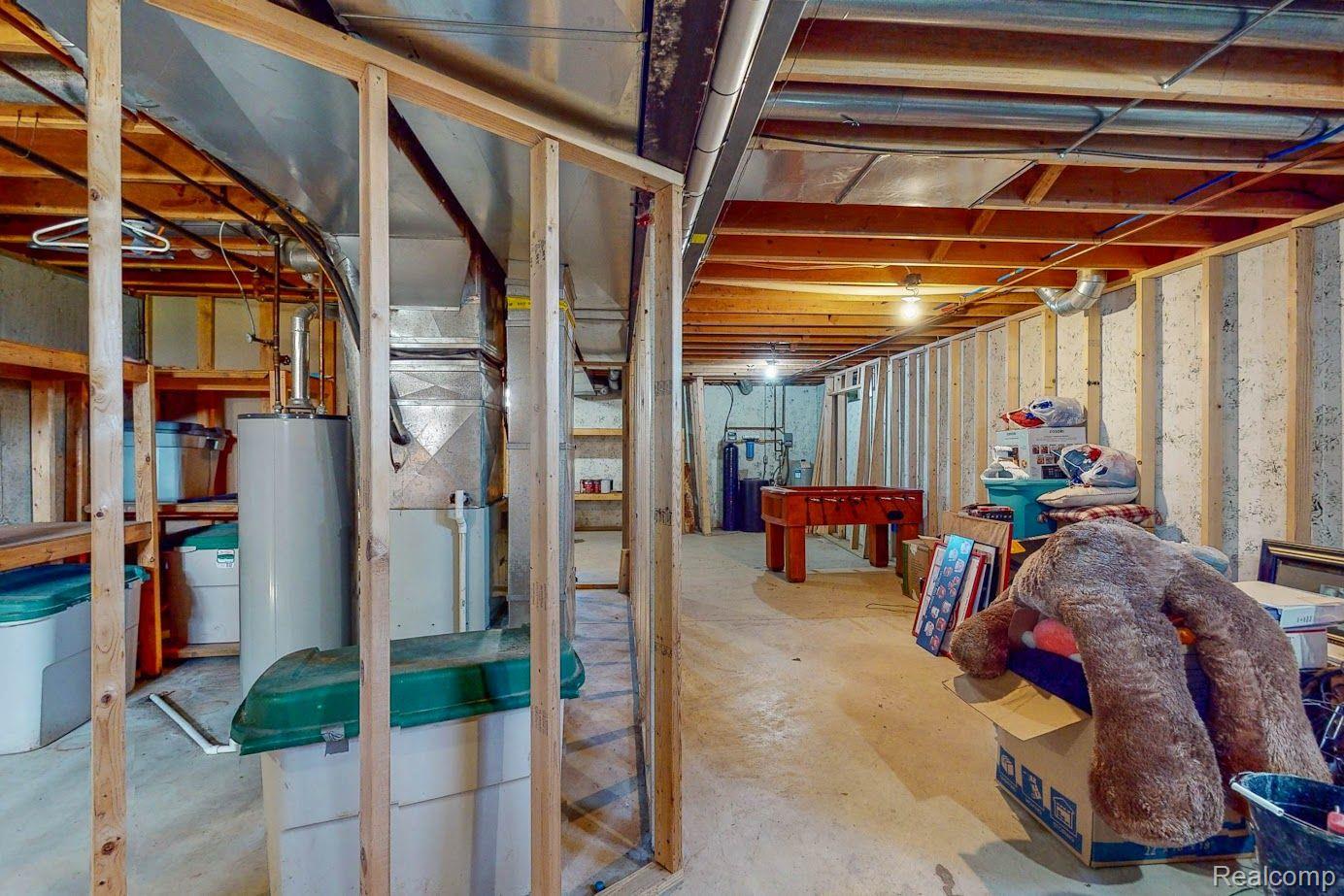 2750 North Hughes Road Howell, MI 48855 - Photo 32 of 44 Gallery Image 32