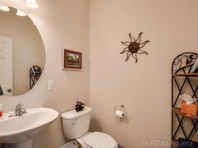 47452 Gloede Road Macomb, MI 48044 - Photo 13 of 24