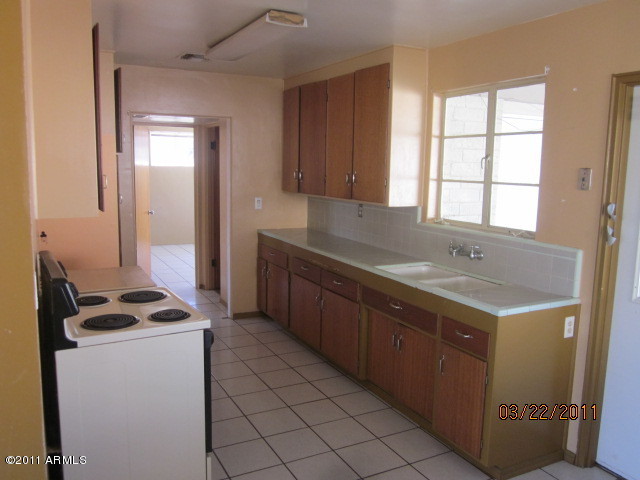 1906 East Granada Road Phoenix, AZ 85006 - Photo 4 of 9 4