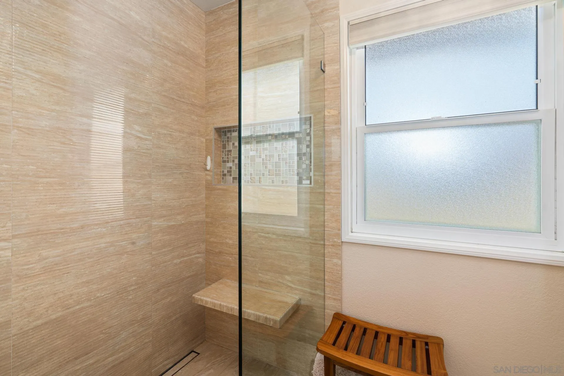 1009 Summit Trail Escondido, CA 92025 - Photo 20 of 59 a bathroom with a shower