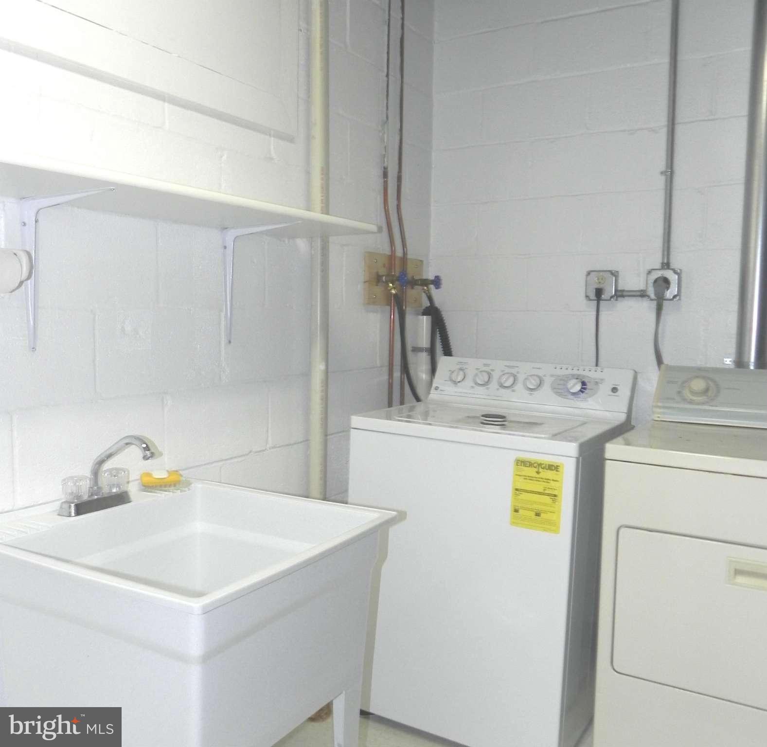 15 Redding Ridge Drive Gaithersburg, MD 20878 - Photo 25 of 30 laundry