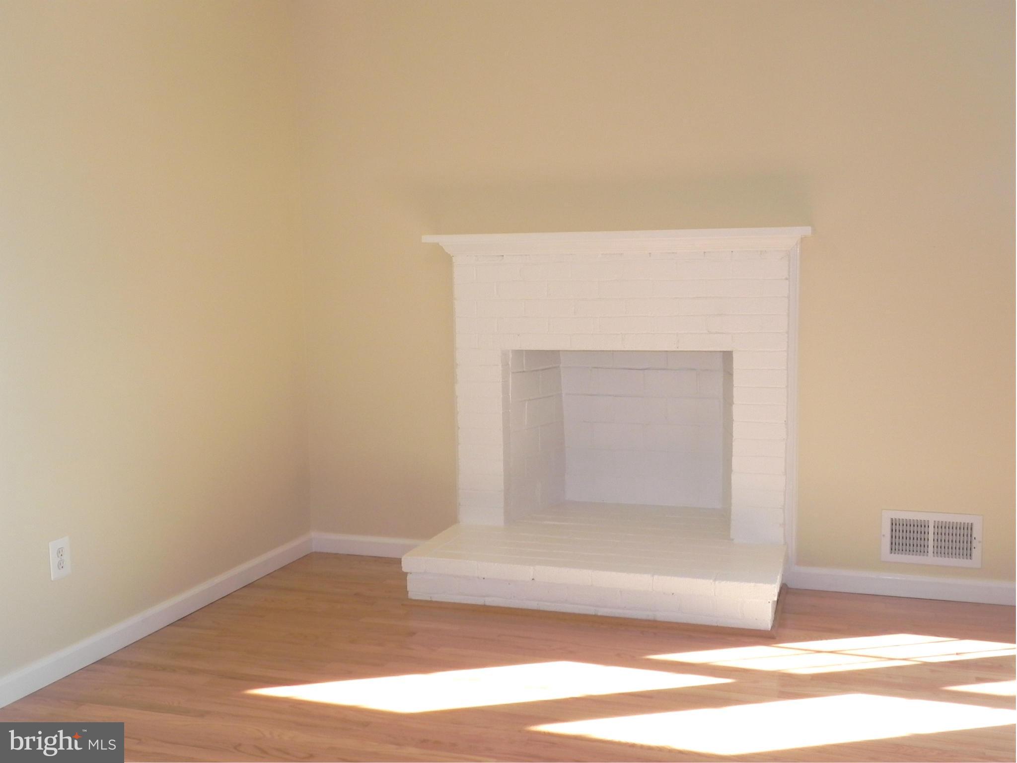 15 Redding Ridge Drive Gaithersburg, MD 20878 - Photo 8 of 30 Family Room