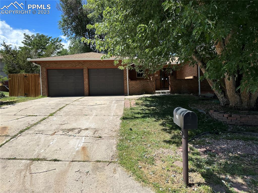 4506 Ridgecrest Drive Colorado Springs, CO 80918 - Photo 4 of 29 a backyard of a house with table and chairs