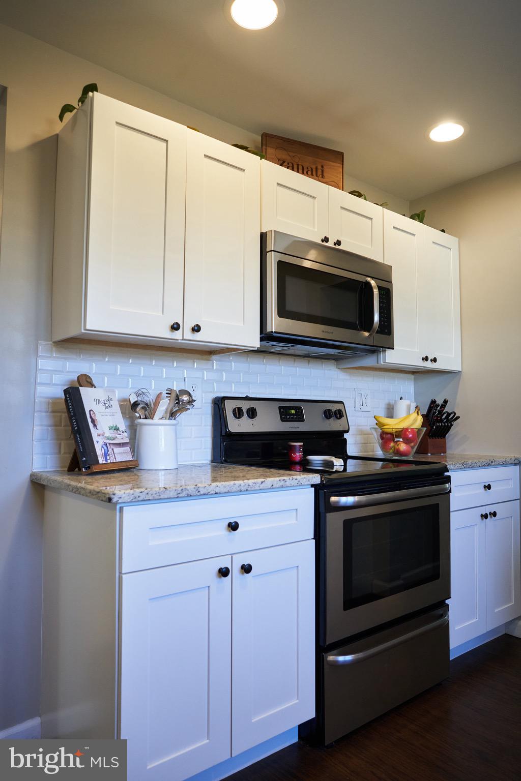 67 Turf Road Levittown, PA 19056 - Photo 11 of 33 Plenty of cabinet space