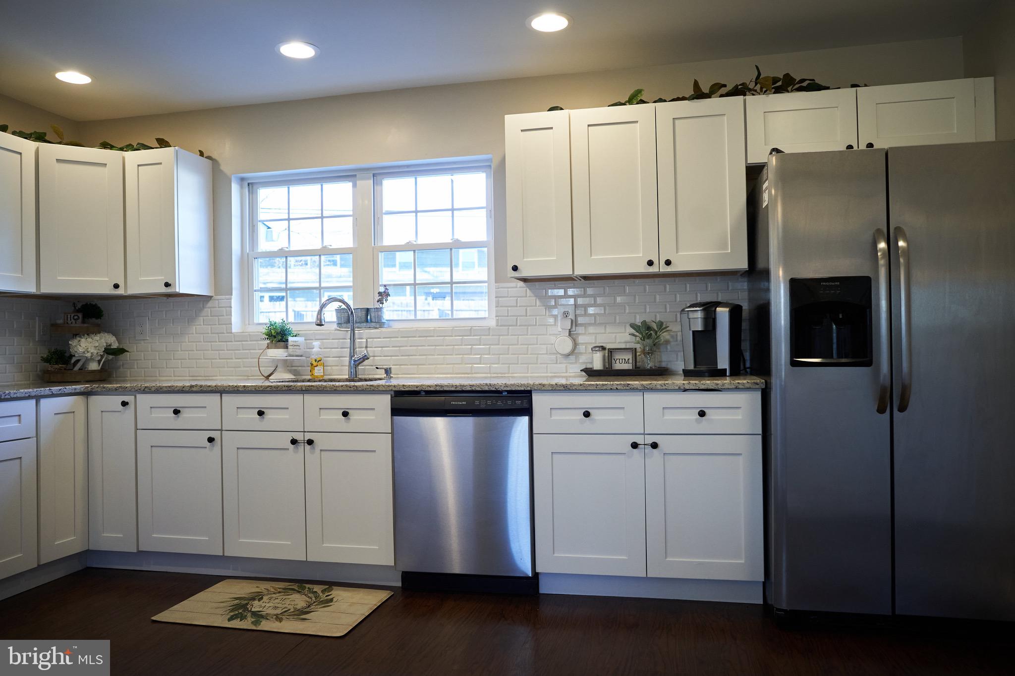 67 Turf Road Levittown, PA 19056 - Photo 12 of 33 Newer Stainless Steel Appliances