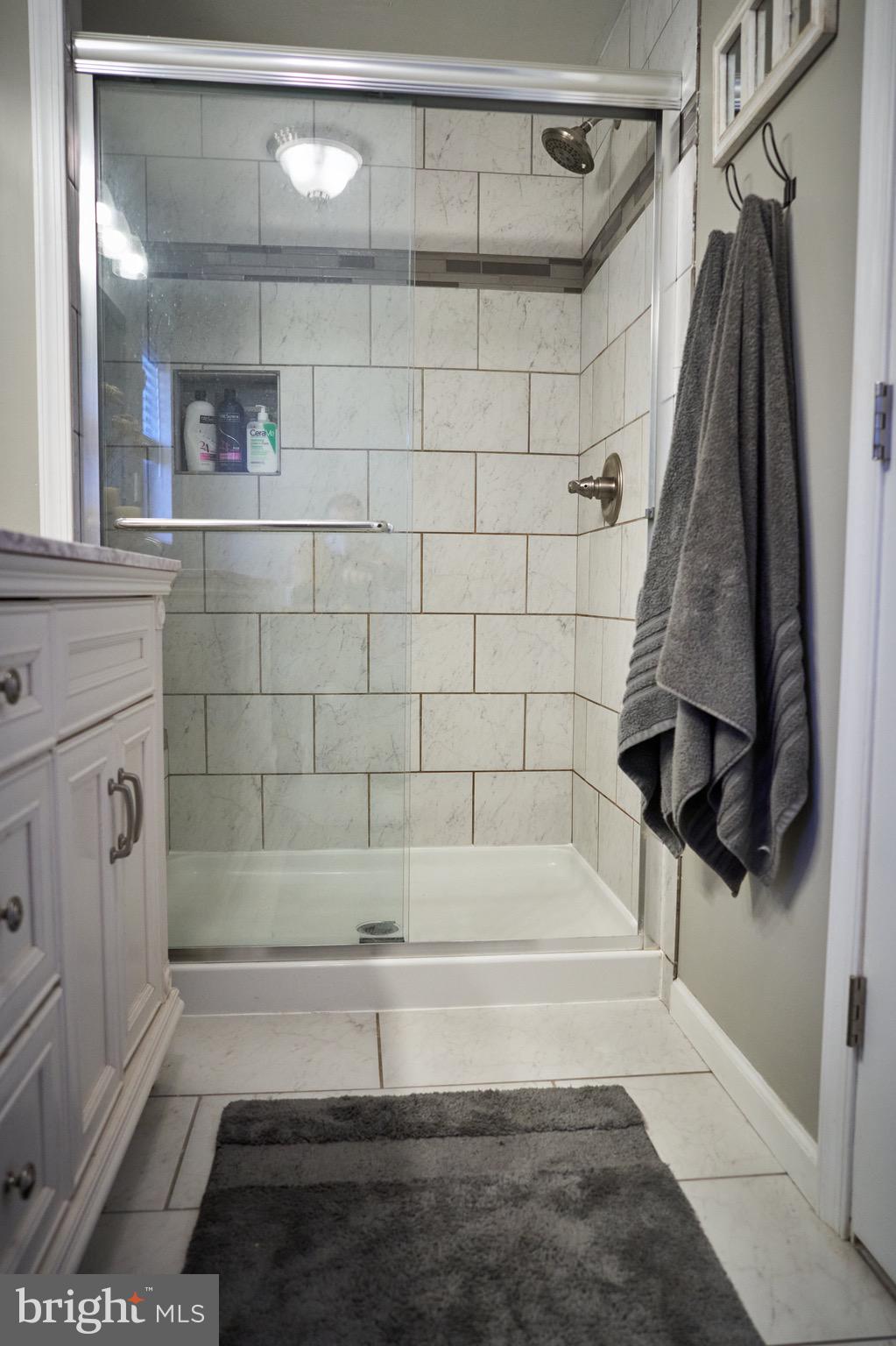 67 Turf Road Levittown, PA 19056 - Photo 24 of 33 Owners' Ensuite Bathroom