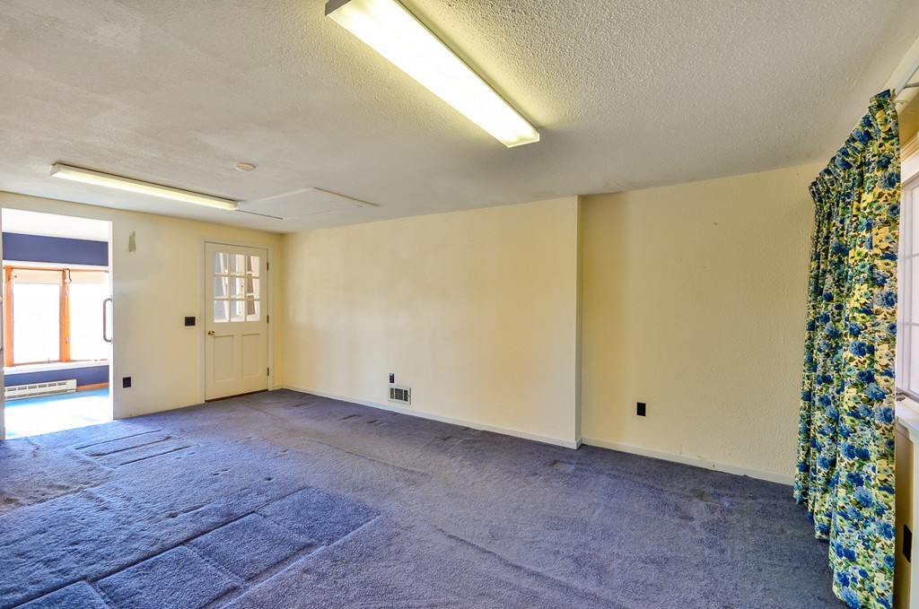 154 Whitehall Road Amesbury, MA 01913 - Photo 13 of 30 Gallery Image 13