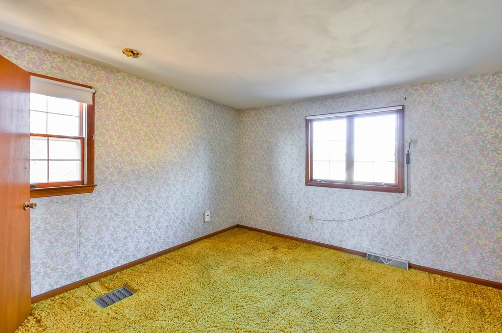 154 Whitehall Road Amesbury, MA 01913 - Photo 16 of 30 Gallery Image 16