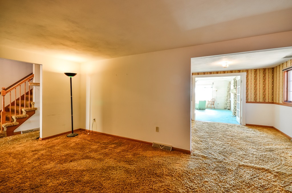 154 Whitehall Road Amesbury, MA 01913 - Photo 3 of 30 Gallery Image 3