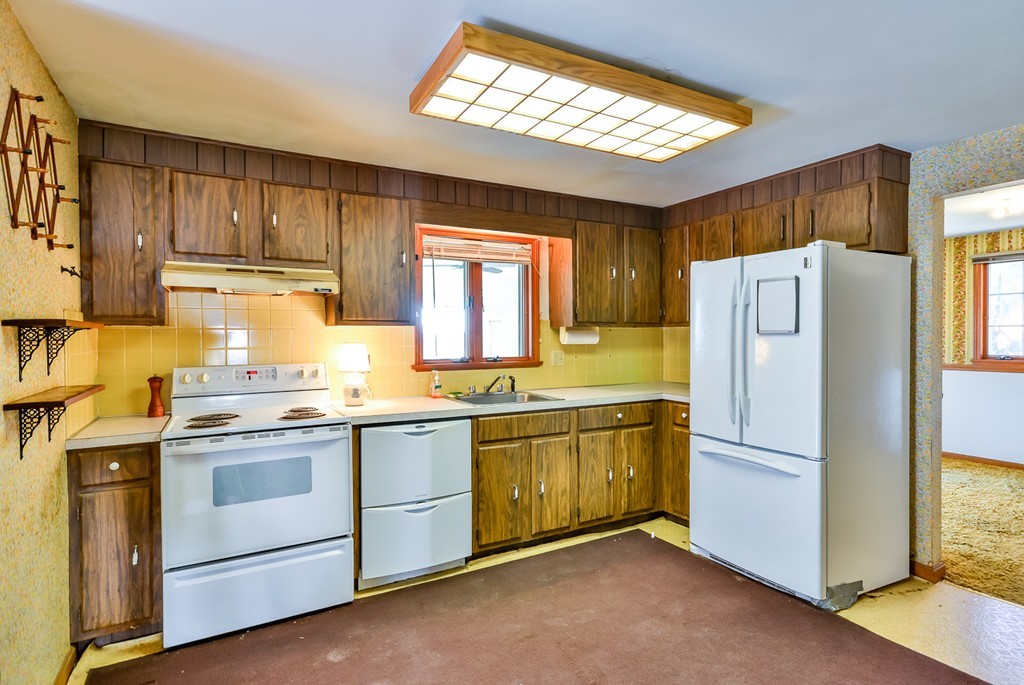 154 Whitehall Road Amesbury, MA 01913 - Photo 9 of 30 Gallery Image 9