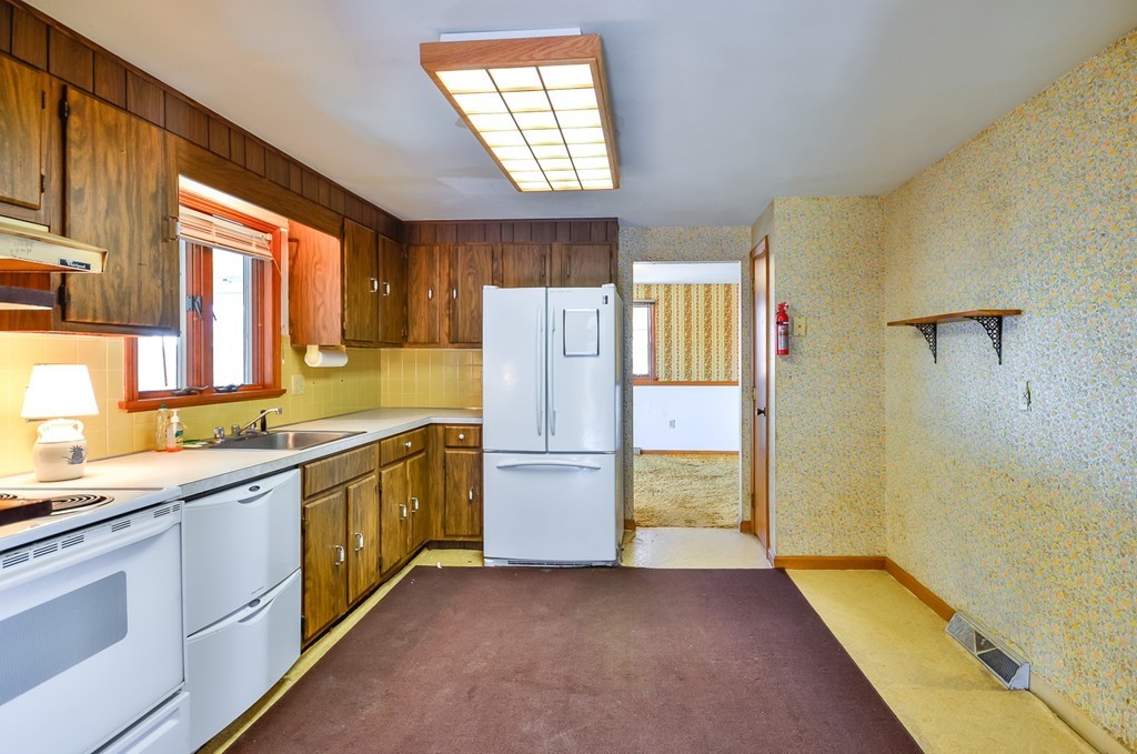 154 Whitehall Road Amesbury, MA 01913 - Photo 10 of 30 Gallery Image 10