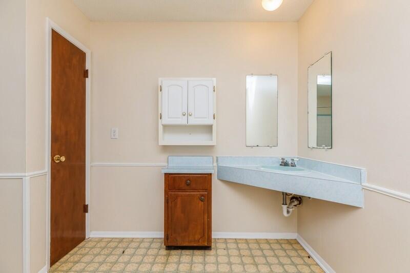 3369 Auburn Road Crestview, FL 32539 - Photo 26 of 33 a bathroom with a sink and a mirror