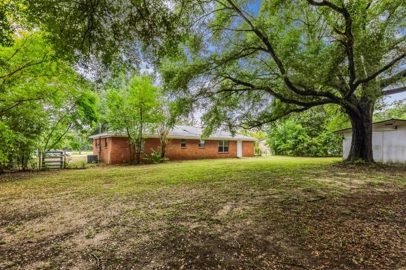 3369 Auburn Road Crestview, FL 32539 - Photo 31 of 33 a house with a tree in front of it