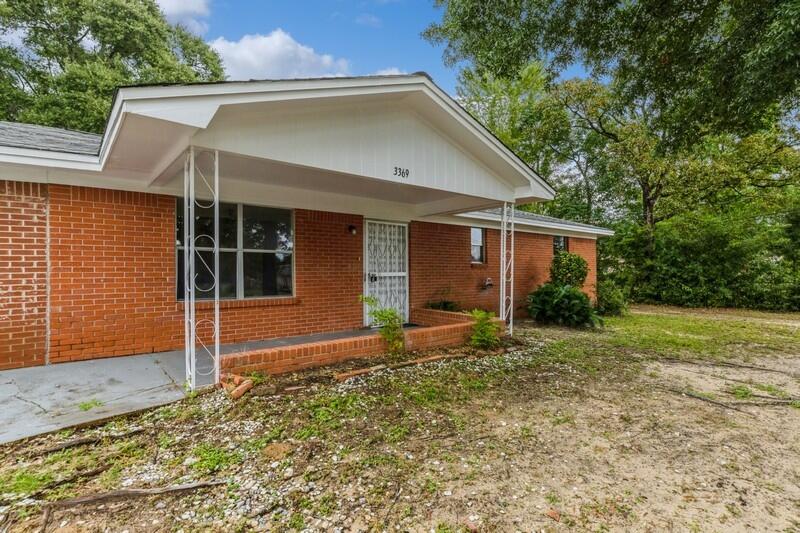 3369 Auburn Road Crestview, FL 32539 - Photo 5 of 33 a view of a house with a yard