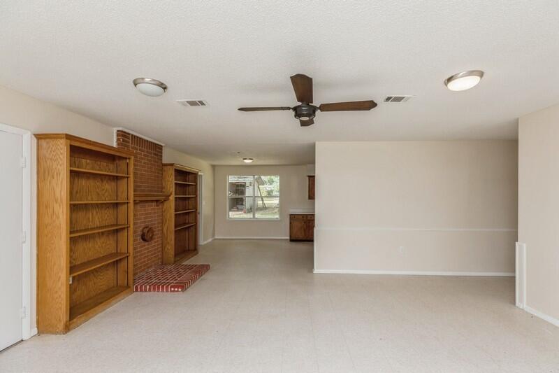 3369 Auburn Road Crestview, FL 32539 - Photo 7 of 33 a view of an empty room with a window