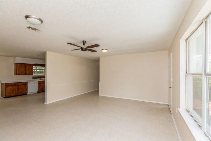 3369 Auburn Road Crestview, FL 32539 - Photo 8 of 33 a view of a livingroom with a ceiling fan and window