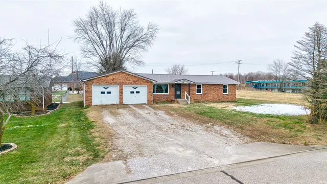 $220,000 | 310 East 22nd Street, Huntingburg, IN 47542