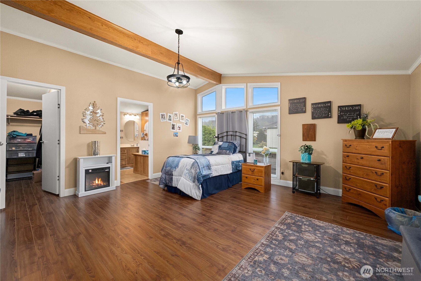 836 Harman Way South, Unit 62 Orting, WA 98360 - Photo 26 of 40 a living room with furniture and wooden floor