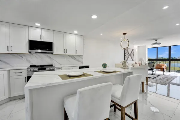 $2,000 | 8900 Washington Street, Unit 416, Pembroke Pines, FL 33025