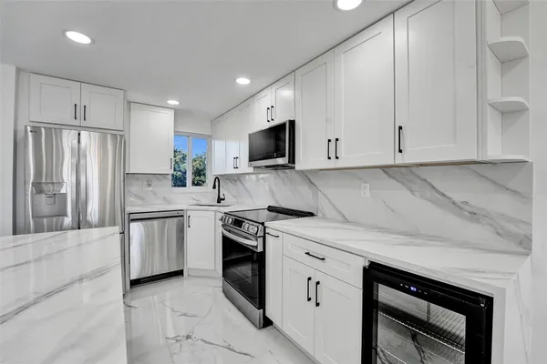 $2,000 | 8900 Washington Street, Unit 416, Pembroke Pines, FL 33025