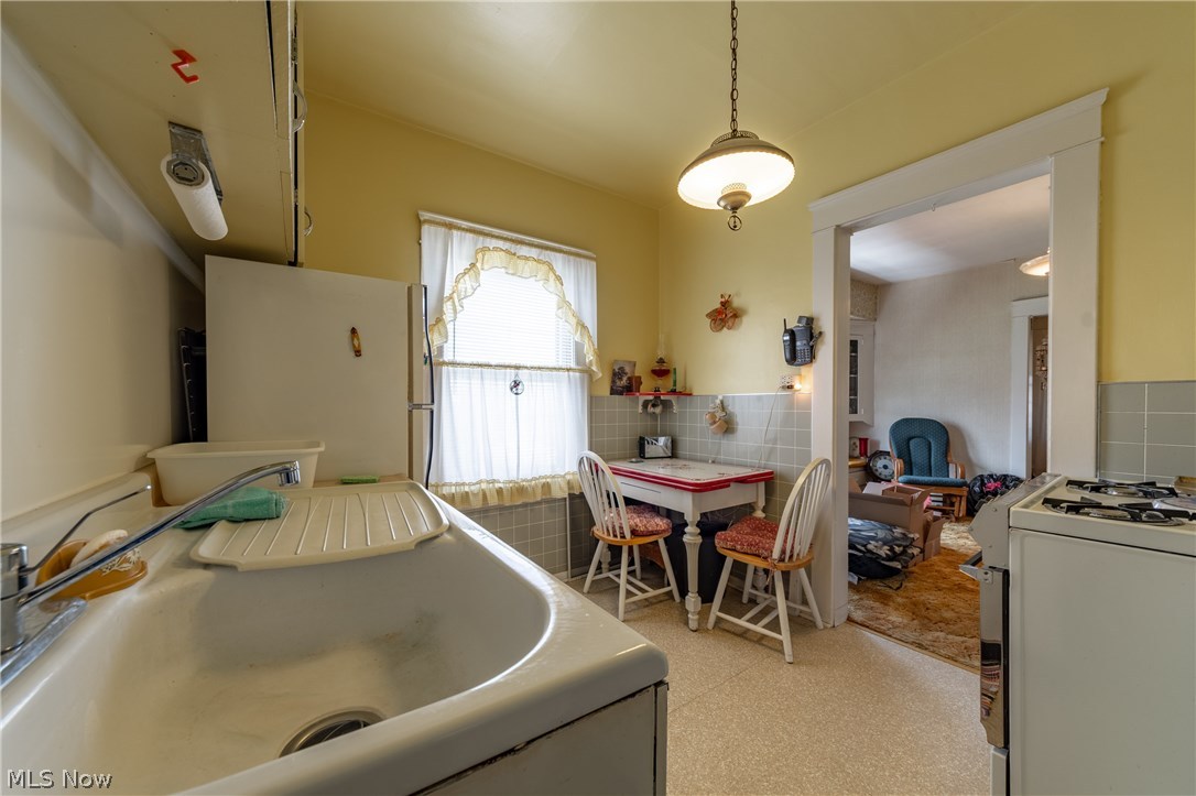 790 Alhambra Road Cleveland, OH 44110 - Photo 27 of 35