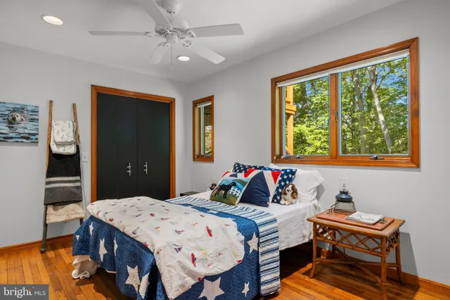 a bedroom with a bed and a dresser in it