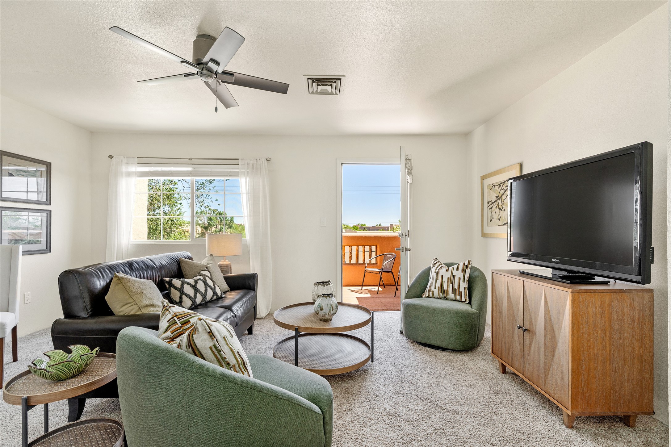 2210 Miguel Chavez Road, Unit 1423 Santa Fe, NM 87505 - Photo 3 of 26 Living room