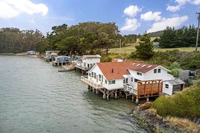 a view of a terrace with sitting area
