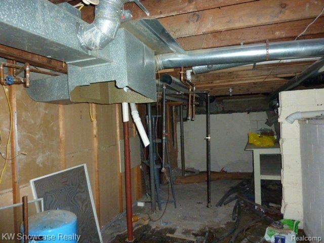 9769 Norman Road Clarkston, MI 48348 - Photo 8 of 20 52 missing HWH and furnace.JPG