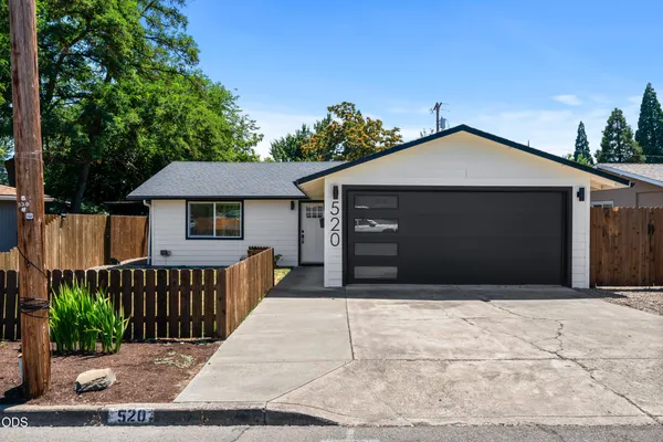 $364,900 | 520 Grand Avenue, Central Point, OR 97502