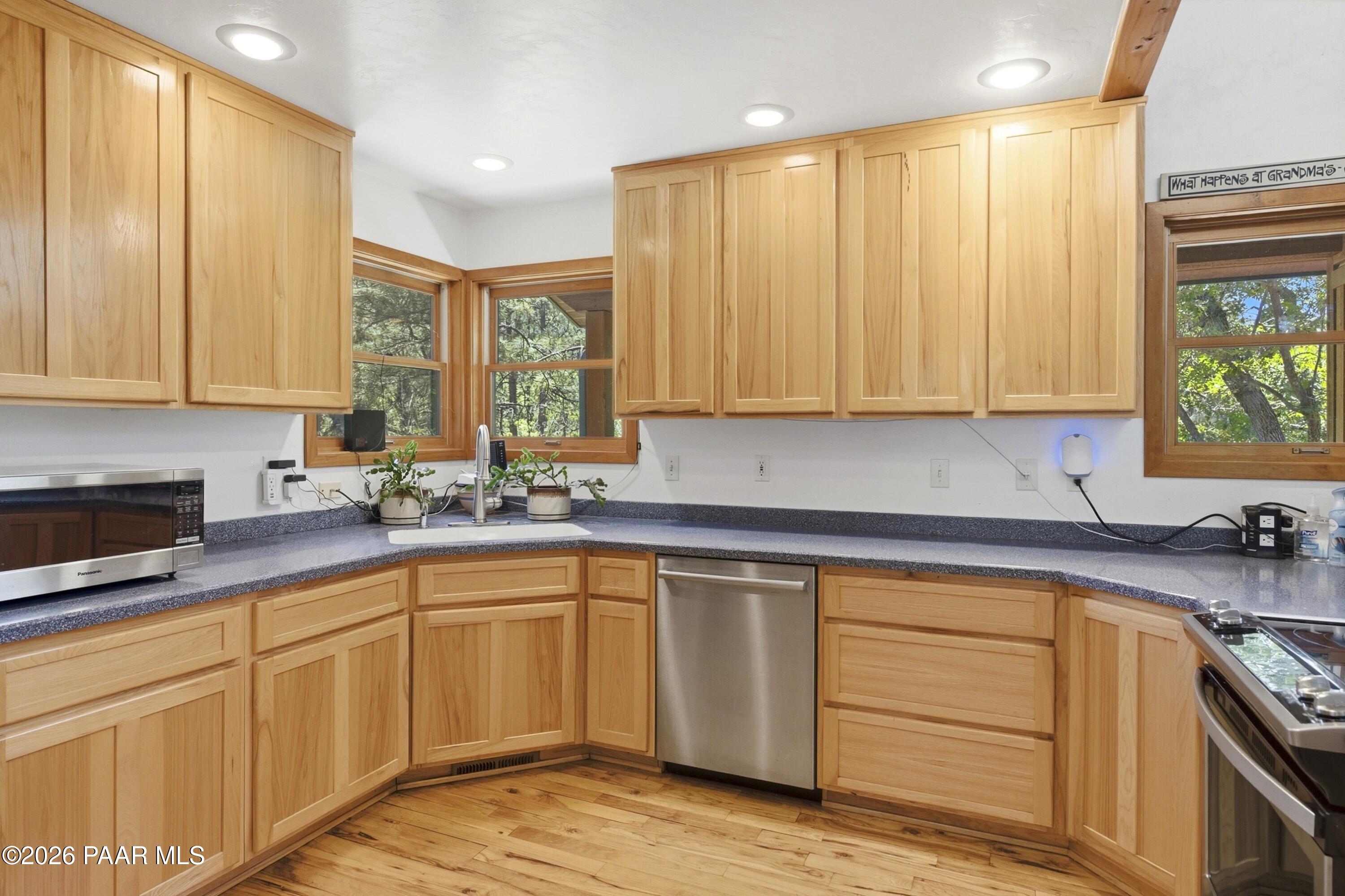 1882 East Old Miner Road Prescott, AZ 86303 - Photo 10 of 42 Kitchen