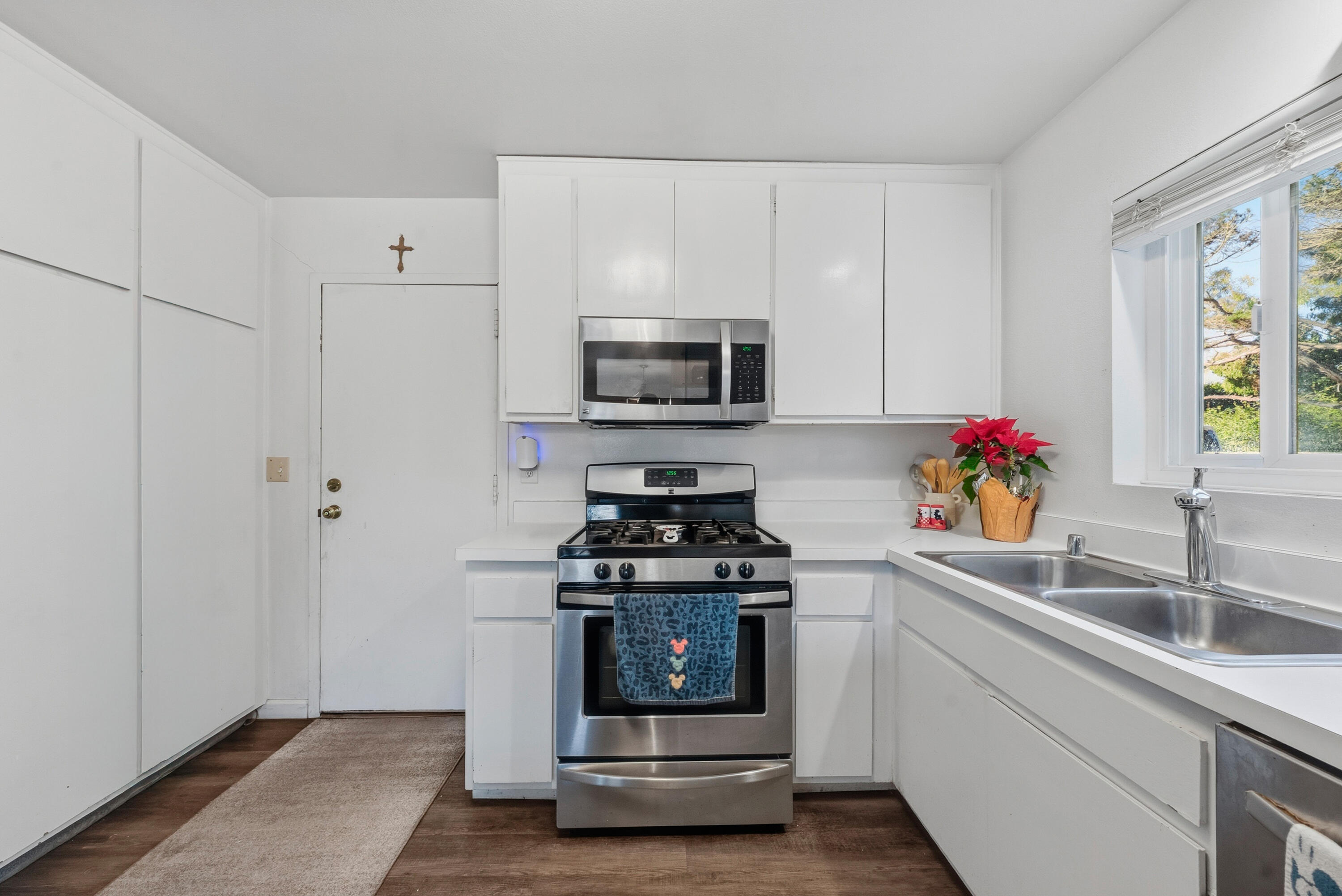 5088 Rhoads Avenue, Unit D Santa Barbara, CA 93111 - Photo 19 of 36 5088 Rhoades SB-39