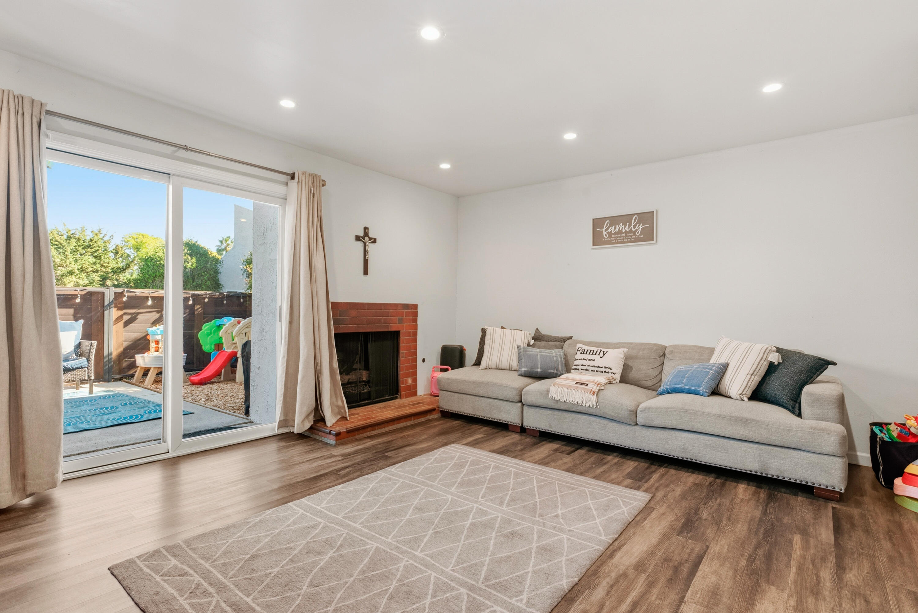 5088 Rhoads Avenue, Unit D Santa Barbara, CA 93111 - Photo 6 of 36 5088 Rhoades SB-24