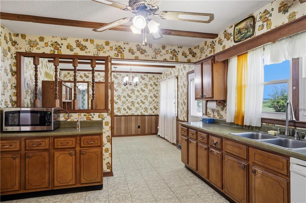 16670 Leavenworth Road Basehor, KS 66007 - Photo 4 of 50 Gallery Image 4