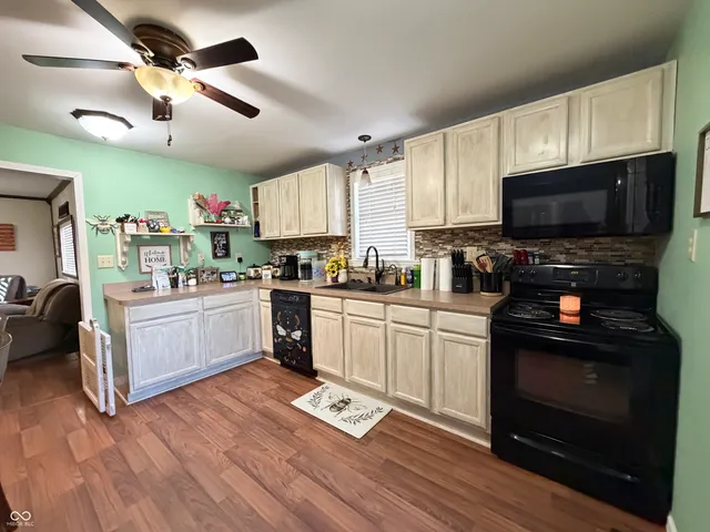 $114,900 | 702 South 5th Street, Clinton, IN 47842