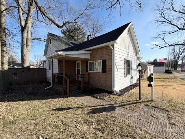 $114,900 | 702 South 5th Street, Clinton, IN 47842