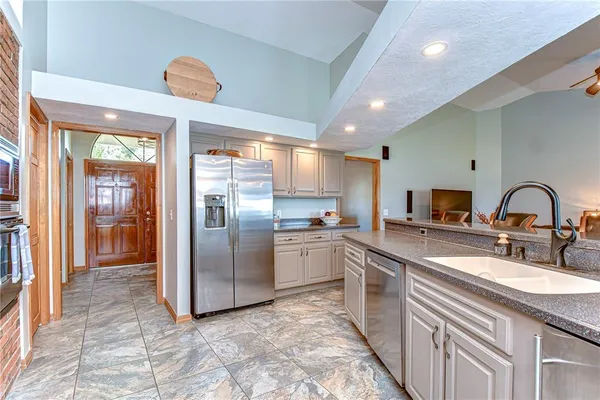 $575,000 | 709 Sportsman Park Drive, Seffner, FL 33584