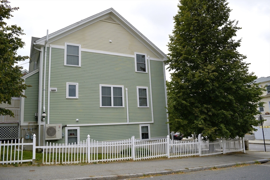 89 Harrison Street Worcester, MA 01604 - Photo 2 of 35 Gallery Image 2