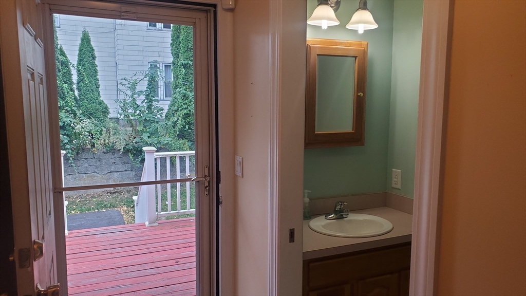 89 Harrison Street Worcester, MA 01604 - Photo 4 of 35 Gallery Image 4